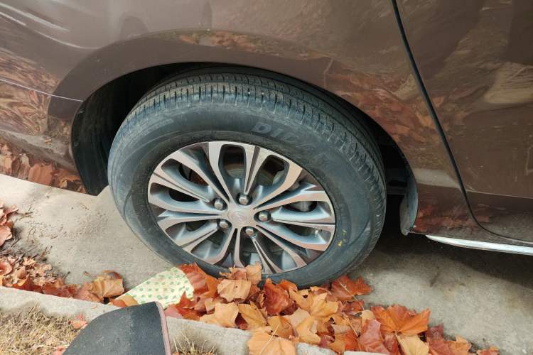 Used Buick GL8 2023 Land Executive Class Comfort Model
