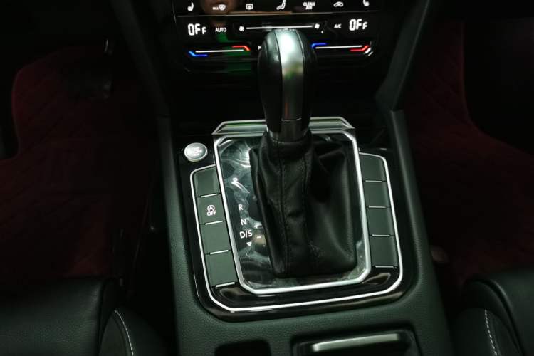 Used Volkswagen Magotan 2020 330TSI DSG Leading Model
