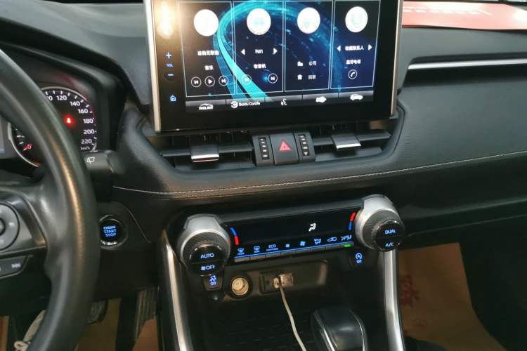 Used Toyota Wildlander 2022 2.0L CVT 4x4 Luxury PLUS Edition
