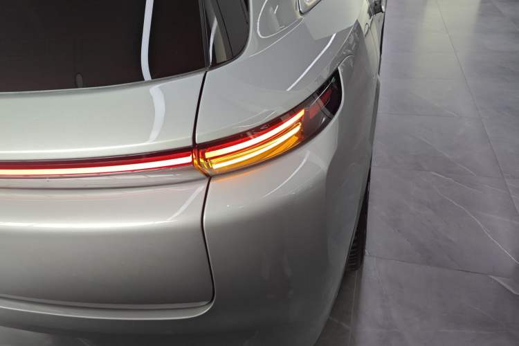 Used Li Auto L8 2023 Pro Model
