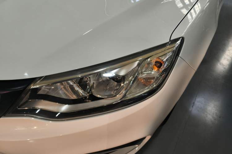 Used Geely Auto Vision 2019 Upgraded Model 1.5L Manual Luxury Version China VI Standard
