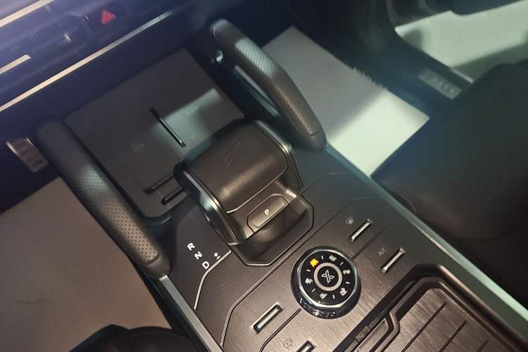 Used Jetour Traveler 2023 2.0T All-Wheel Drive CrossPRO+
