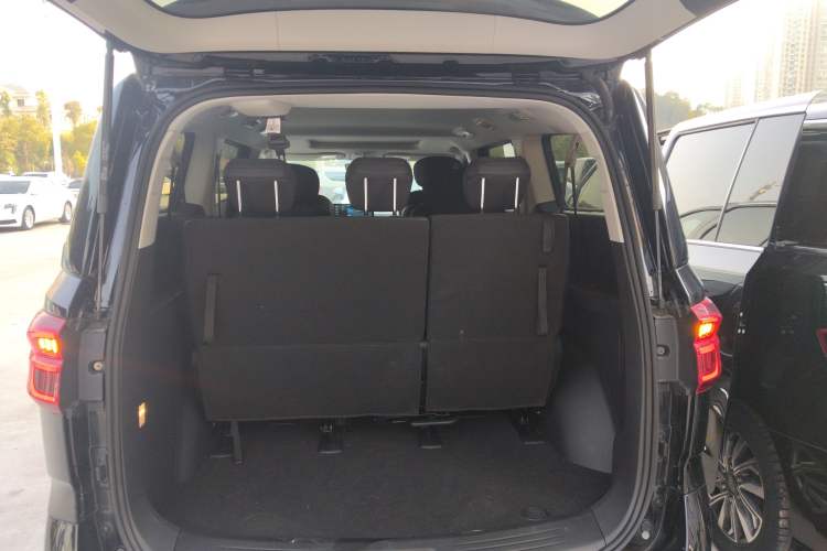 Used SAIC MAXUS G10 2025 MAX 2.0T Automatic Luxury Edition Diesel 7-Seater