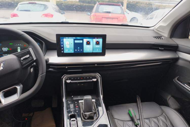 Used Wuling Asta 2022 2.0L DHT Electric-Speed Version
