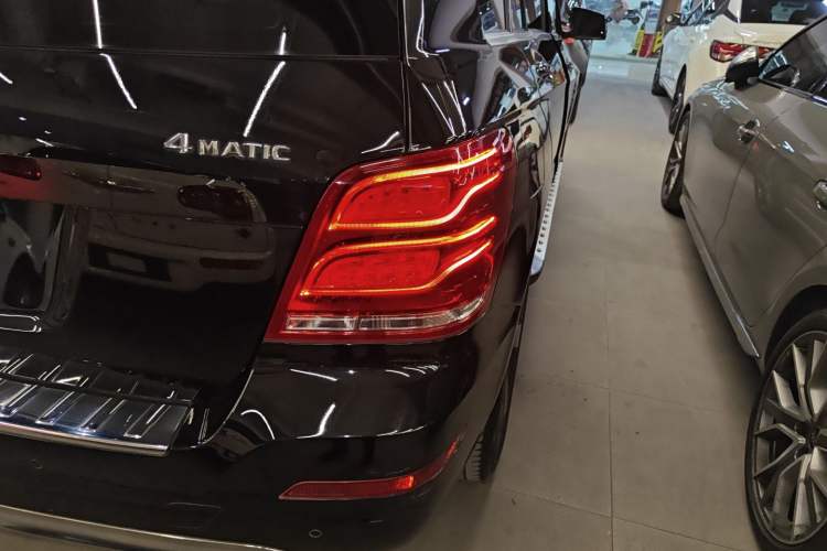 Used Mercedes-Benz GLK-Class 2013 GLK 300 4MATIC Dynamic Sunroof Model
