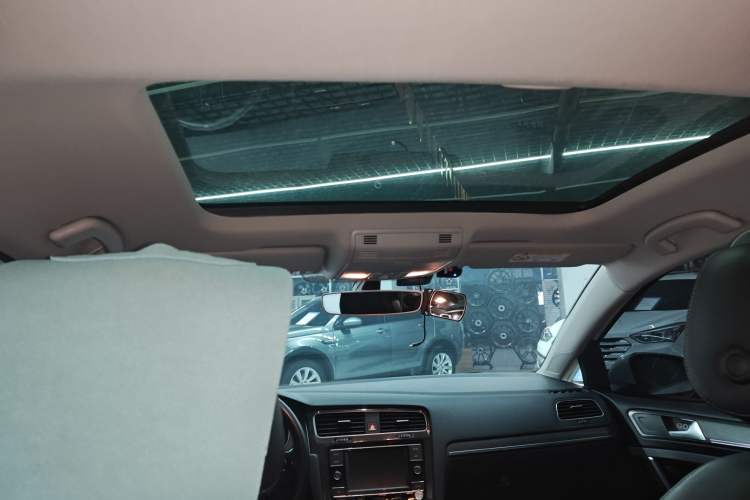 Used Volkswagen Golf 2016 230TSI Automatic Luxury Version
