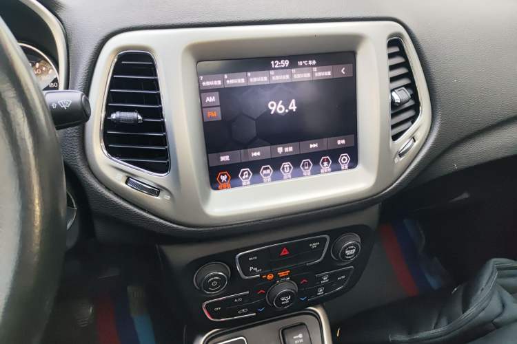 Used  Compass 2019 200T Automatic Family Edition - Connected Large Screen Version