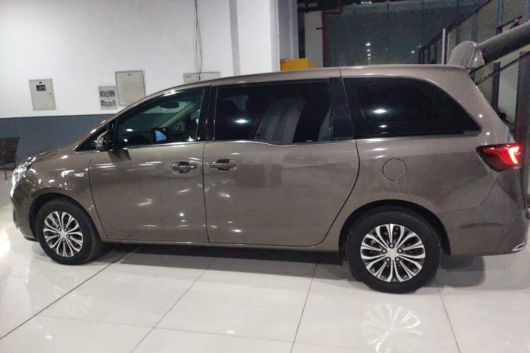 Used Buick GL8 2022 Land Cruiser Executive Class 652T Comfort Model