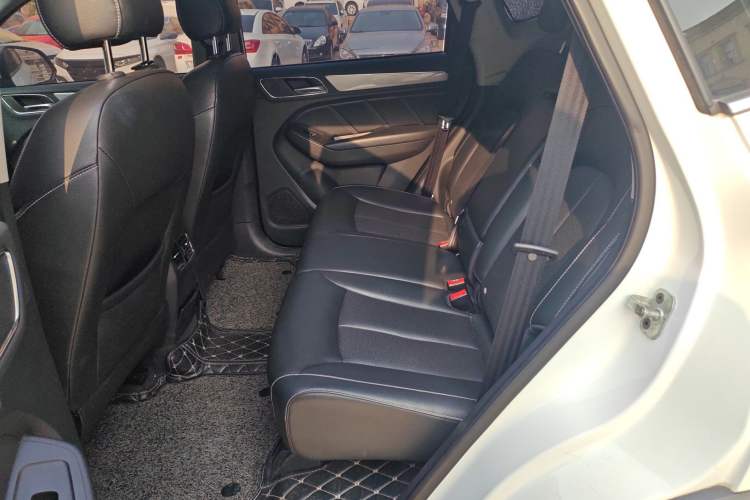 Used Roewe RX5 2016 20T Two-Wheel Drive Automatic Internet Smart Edition
