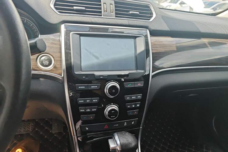 Used Haval H2 2016 Red Label 1.5T Automatic Two-Wheel Drive Prestige Model
