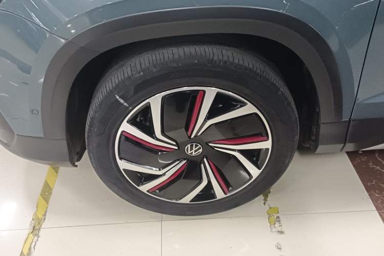 Used Volkswagen Tharu 2023 300TSI Two-Wheel-Drive Moon Luxury Edition
