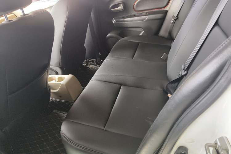 Used Venucia R50 2013 1.6L Automatic Fashion Edition