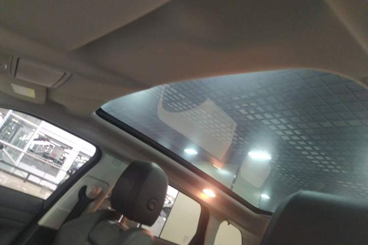 Used Land Rover Range Rover Evoque 2018 240 PS SE Smart Brilliance Edition