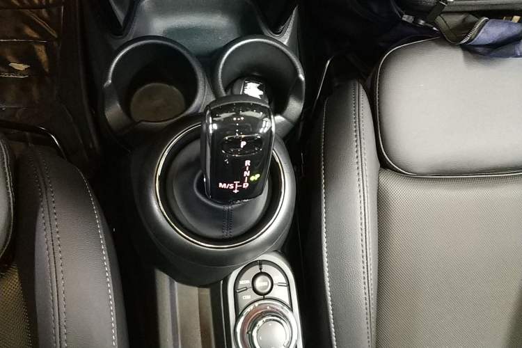 Used  MINI 2023 1.5T COOPER Artist Five-Door Edition
