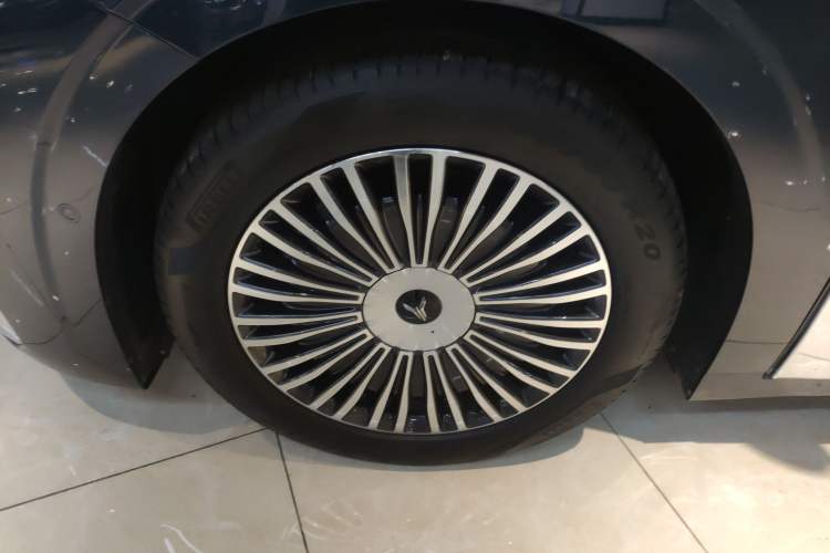 Used VOYAH Dream 2025 PHEV Four-Wheel-Drive Flagship Kunpeng Edition