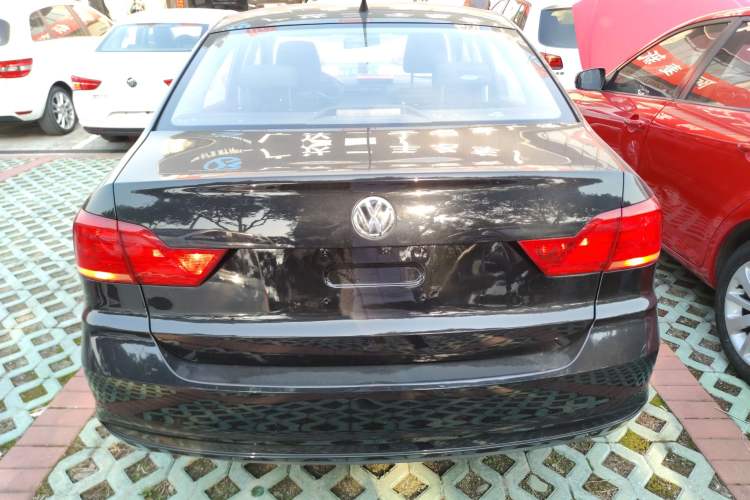 Used Volkswagen Santana 2016 1.6L Manual Fashion Edition
