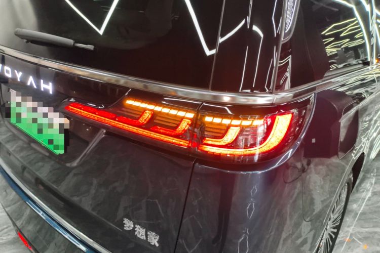 Used VOYAH Dream 2025 PHEV Four-Wheel Drive Prestige Kunpeng Edition
