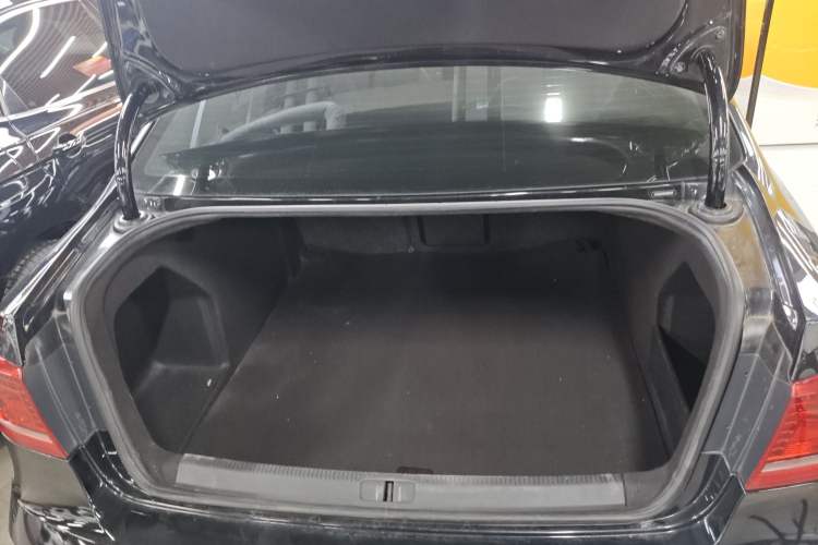 Used Volkswagen Magotan 2016 1.8TSI Luxury Comfort Model
