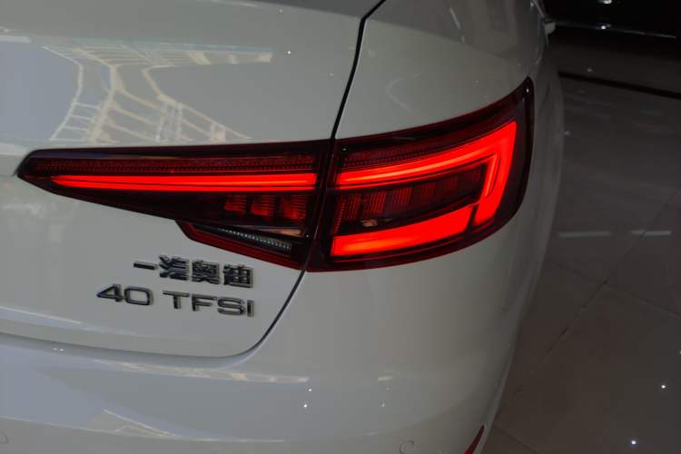 Used Audi A4L 2018 30th Anniversary Edition 40 TFSI Fashion Model
