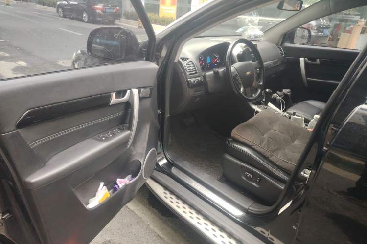 Used Chevrolet Captiva 2015 2.4L 4x4 Flagship Edition 7-Seater
