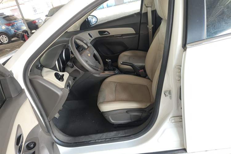 Used Chevrolet Cruze 2015 1.5L Classic SE MT
