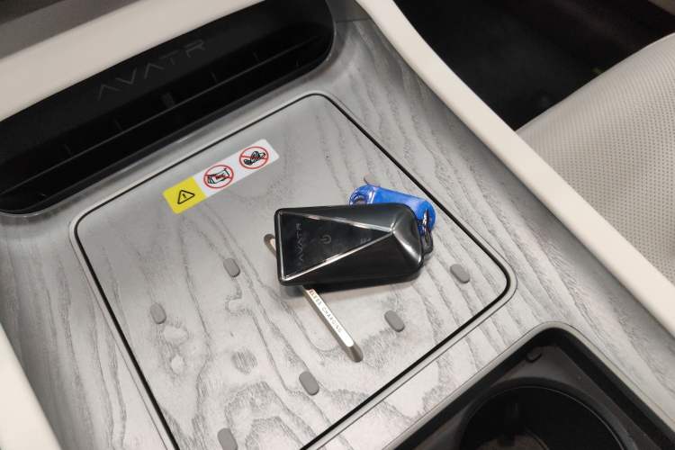 Used  12 2025 Ultra Extended-Range Edition
