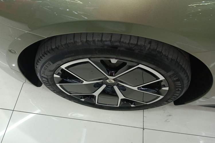 Used  SU7 2024 Rear-Drive Ultra-Long Range Advanced Pro-Level Intelligent Driving Version