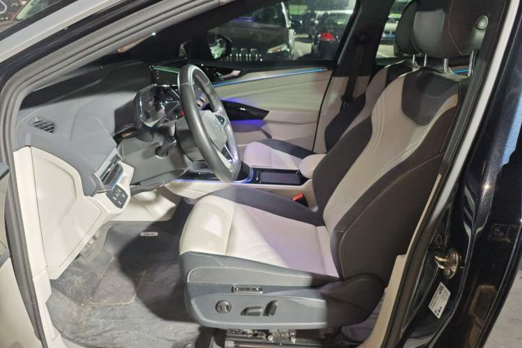 Used Volkswagen ID.4 CROZZ 2021 Long-Range PRO Two-Wheel Drive Version
