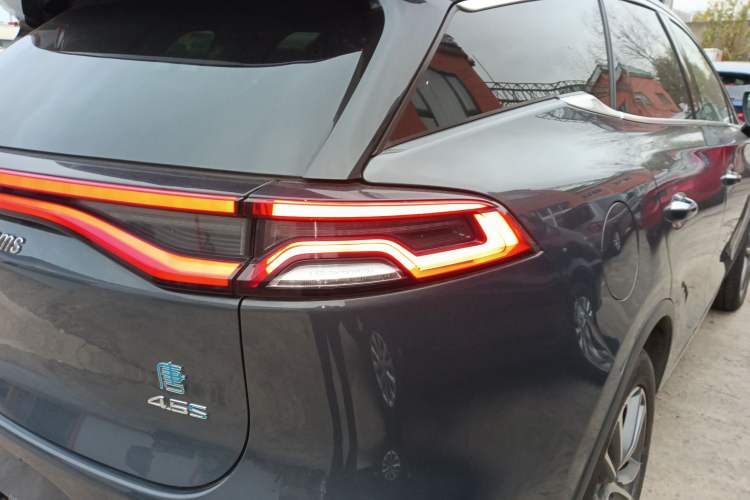 Used BYD Tang New Energy 2018 DM 2.0T All-Wheel Drive Smart Connectivity Luxury Model 7 Seats China V Emission Standard