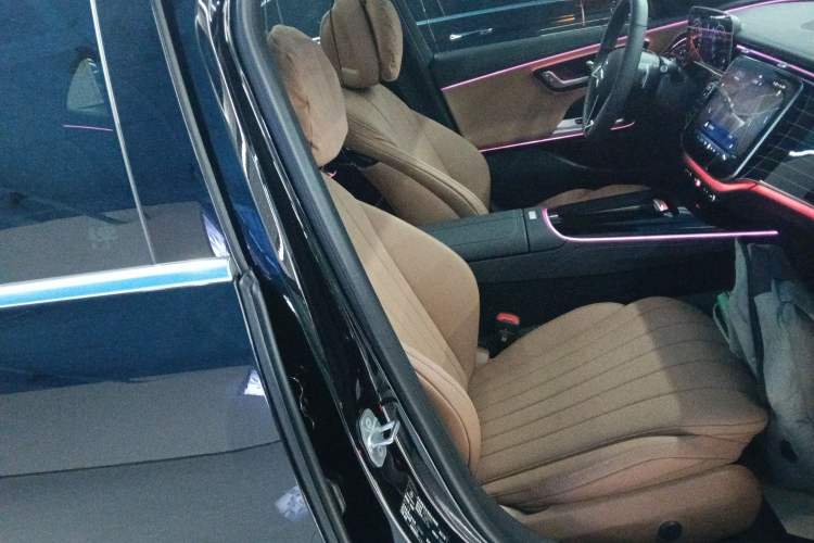 Used Mercedes-Benz E-Class 2025-Year Facelift E 260 L