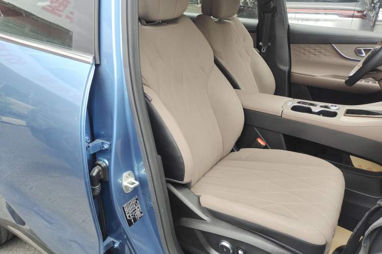 Used Chery Tiggo 8 PLUS C-DM 2025 1.5T 116 km Prestige Version 5 Seats
