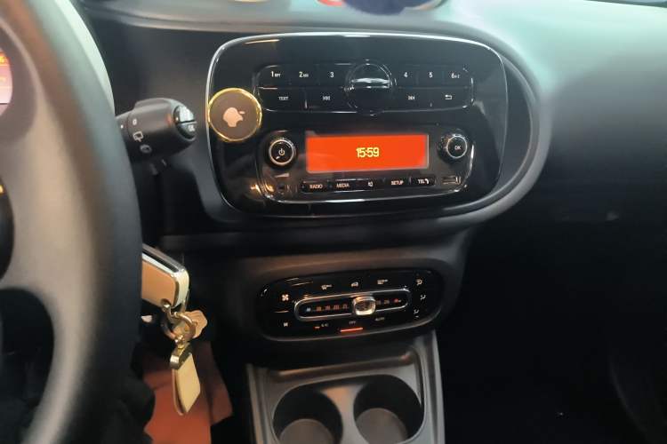 Used  forfour 2016 1.0L 52 kW Dynamic Edition
