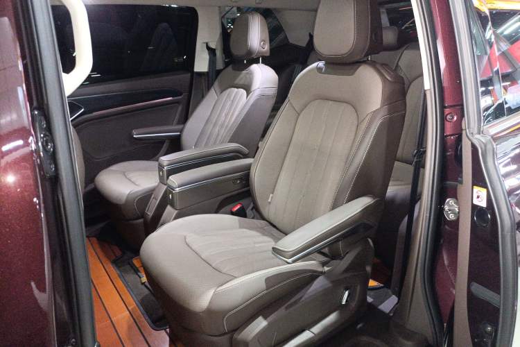 Used Volkswagen Viloran 2022 380TSI Luxury Edition
