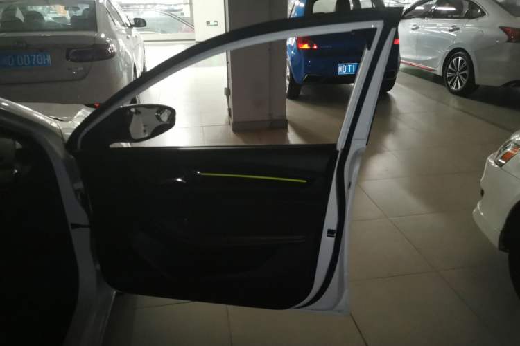 Used Roewe i5 2021 1.5L Manual Platinum Edition
