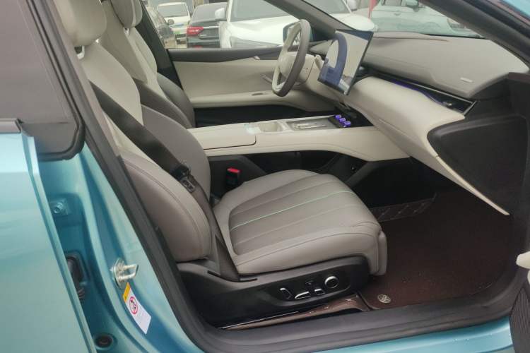 Used  L07 2024 230Max Qiankun Intelligent Driving ADS SE Range-Extended Version
