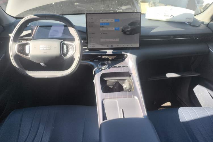 Used  E5 2024 440km Launch Edition