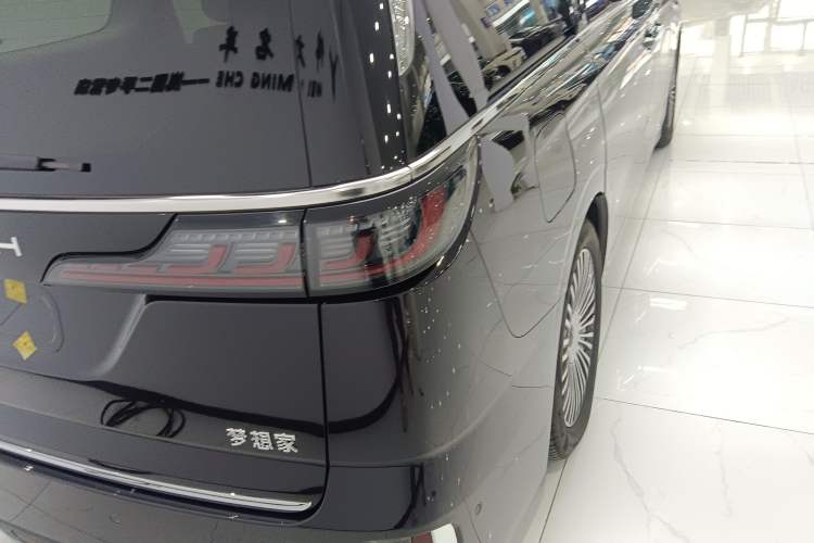 Used VOYAH Dream 2025 PHEV Four-Wheel-Drive Flagship Kunpeng Edition
