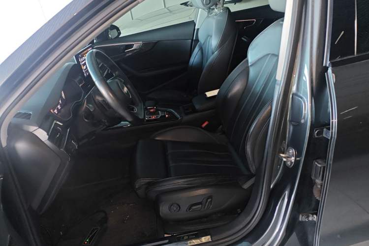 Used Audi A4L 2022 40 TFSI Luxury Dynamic Model
