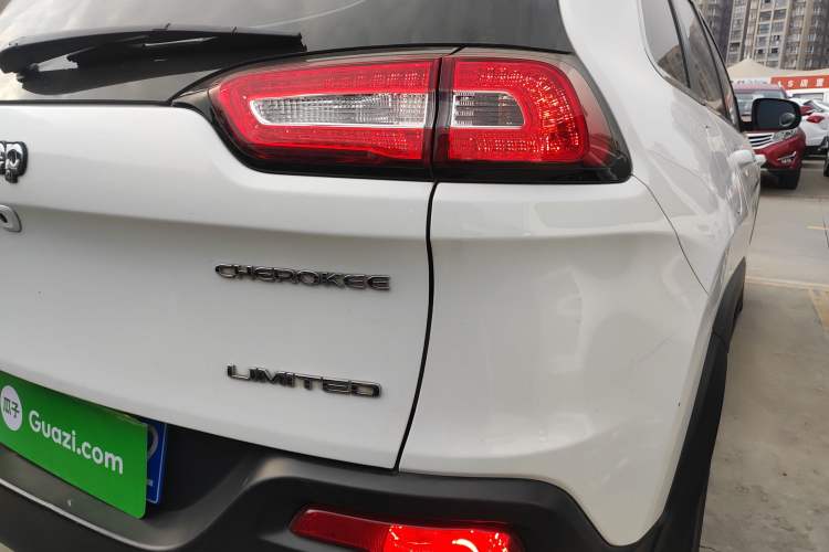 Used  Cherokee 2017 2.0L Superior Edition