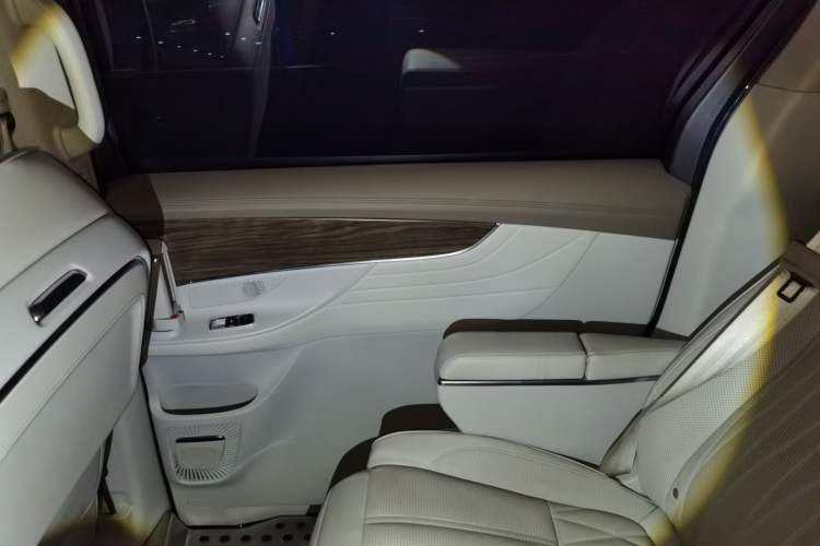 Used Roewe iMAX8 2023 400TGI Comfort Edition