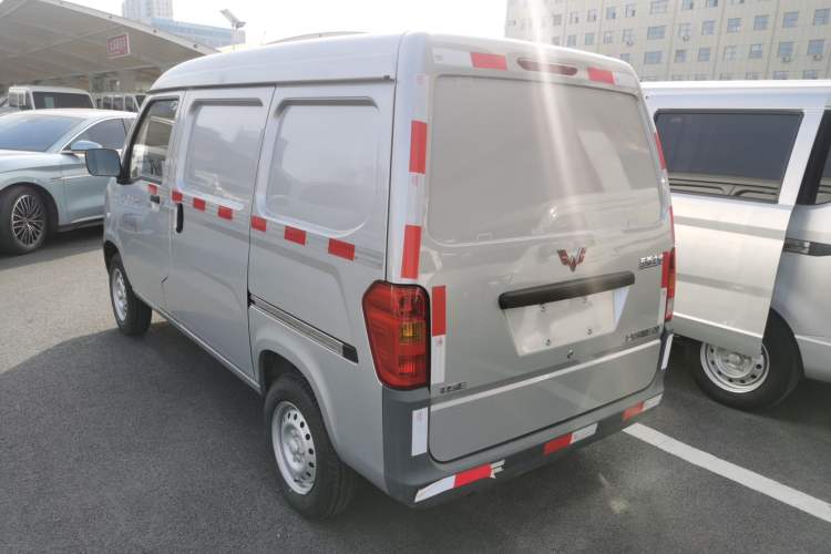 Used Wuling Zhiguang 2023 1.5L Utility Version with Enclosed Windows 2 Seats
