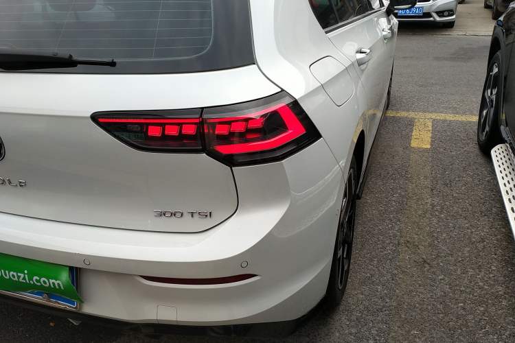 Used Volkswagen Golf 2025 Facelift 300TSI R-Line
