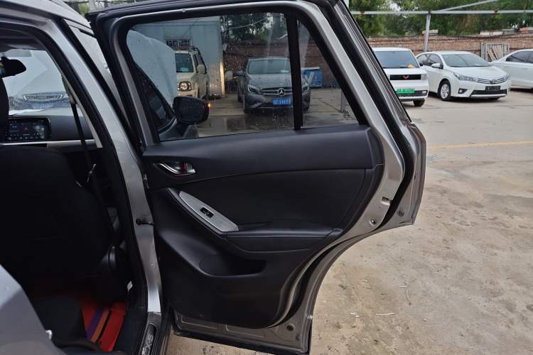 Used Mazda CX-5 2015 2.0L Automatic Two-Wheel Drive Urban Version
