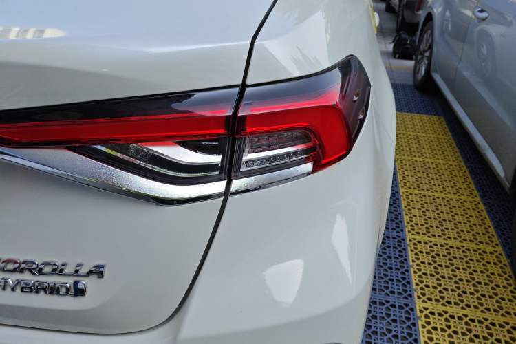 Used Toyota Corolla 2021 Dual-Motor 1.8L E-CVT Elite Edition
