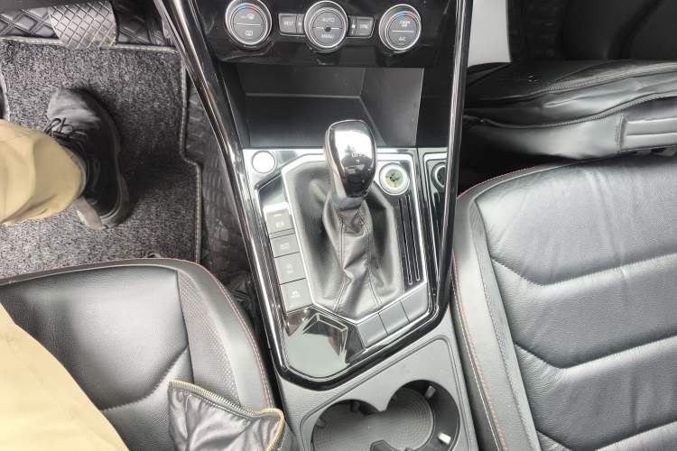 Used Volkswagen Tayron 2019 330TSI Two-Wheel-Drive Luxury Version China V Emission Standard
