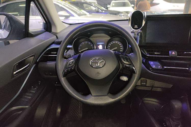 Used Toyota IZOA 2022 2.0L Yixing Version
