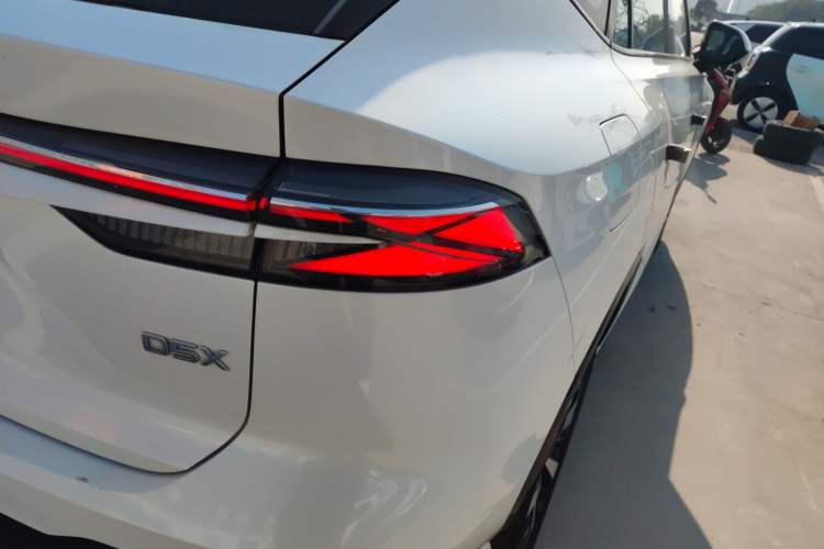 Used Roewe D5X DMH 2024 135 Tech Edition