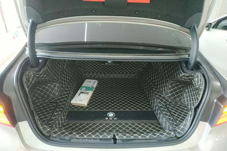 Used BMW 5 Series 2019 Facelifted 530Li Leading Edition Luxury Package
