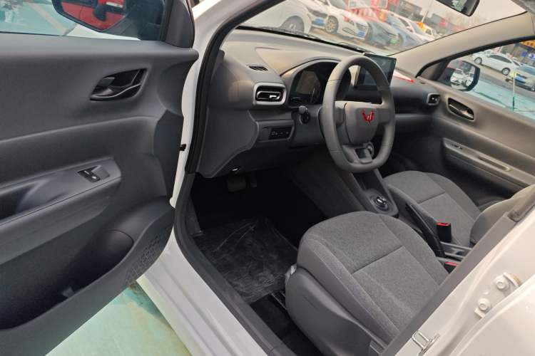 Used Wuling Hongguang New Energy 2024 All-Electric Model 300KM Standard Version
