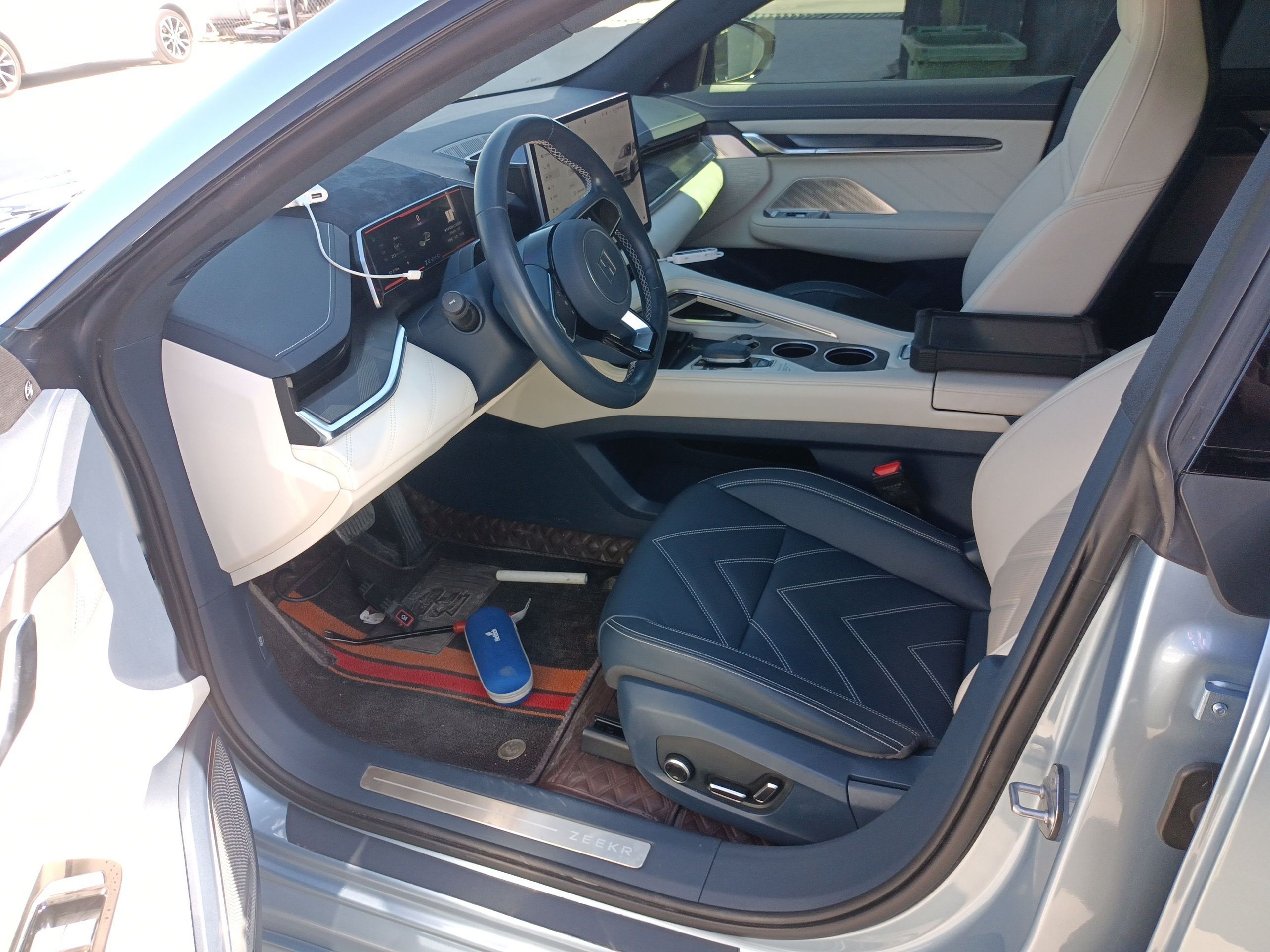 Переднее сиденье в автомобиле